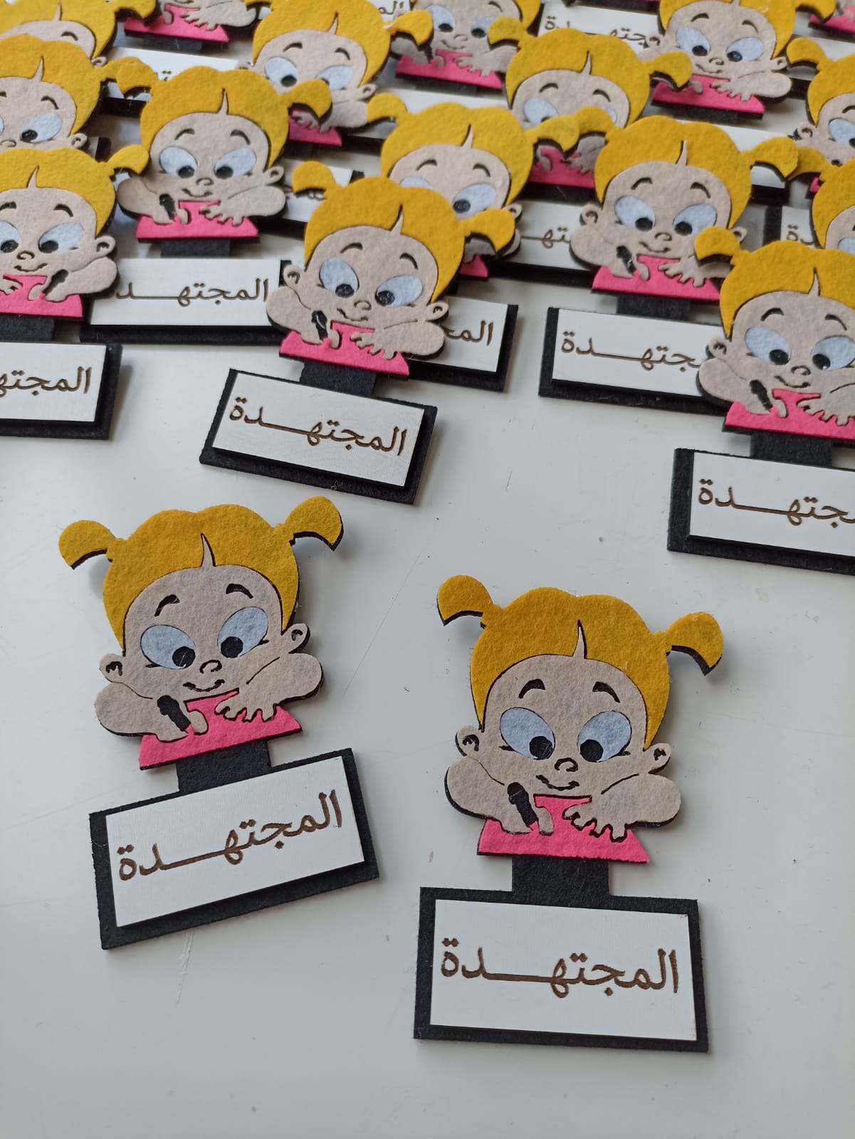 ARAPÇA BAŞARILI KIZ ÖĞRENCİ ROZETİ