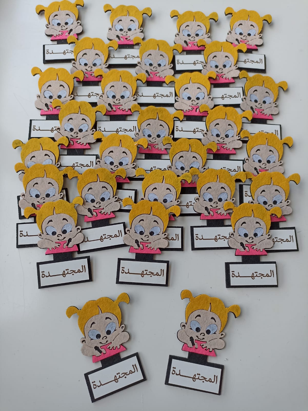 ARAPÇA BAŞARILI KIZ ÖĞRENCİ ROZETİ