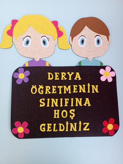 Kız -Erkek figürlü sınıf kapı süsü