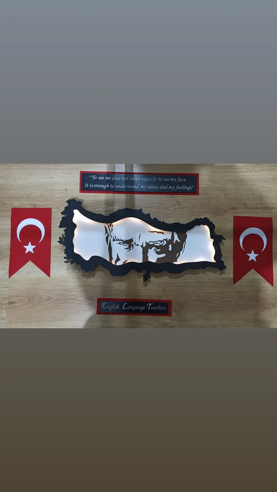 Atatürk’ün gözleri ışıklı pano