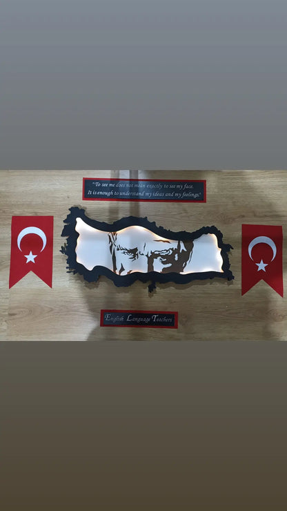 Atatürk’ün gözleri ışıklı pano