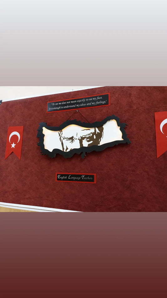 Atatürk’ün gözleri ışıklı pano
